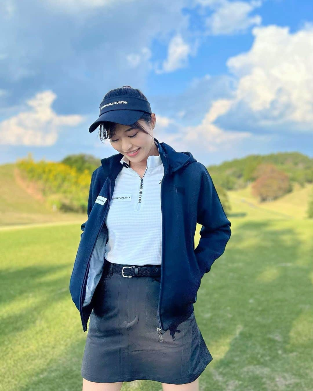 高橋としみさんのインスタグラム写真 - (高橋としみInstagram)「ネイビーのシンプルコーデ⛳️⛳️  軽くて動きやすくて暖かい✨ ウェア　@zerohalliburton_jp   今年はまだゴルフ行けるかなー🙄  #ゴルフ#ゴルフ女子#ゴルフウェア#ゴルフコーデ#ゼロハリバートンゴルフ #ゼロハリバートン #ゼロハリ#ゴルフ好きと繋がりたい #golf」12月12日 18時43分 - toshimi_1002