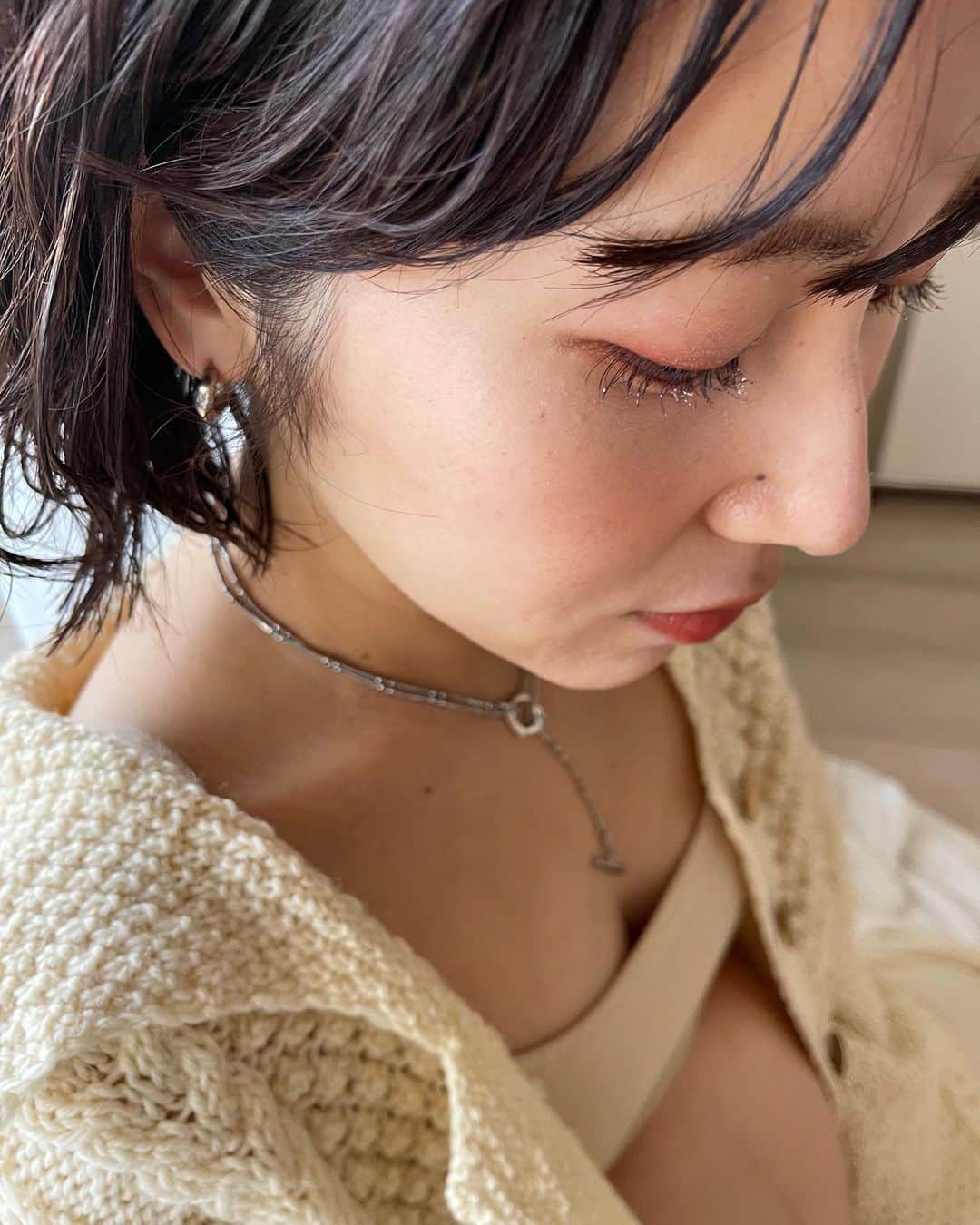 sakincho1028のインスタグラム：「きらきらまつげとぽわっと血色メイク。 @didion_beauty のコフレに入ってたピンクのグリッター🌼 定番の03のゴールドもかわいくてだいすきで2本目突入。✌︎」