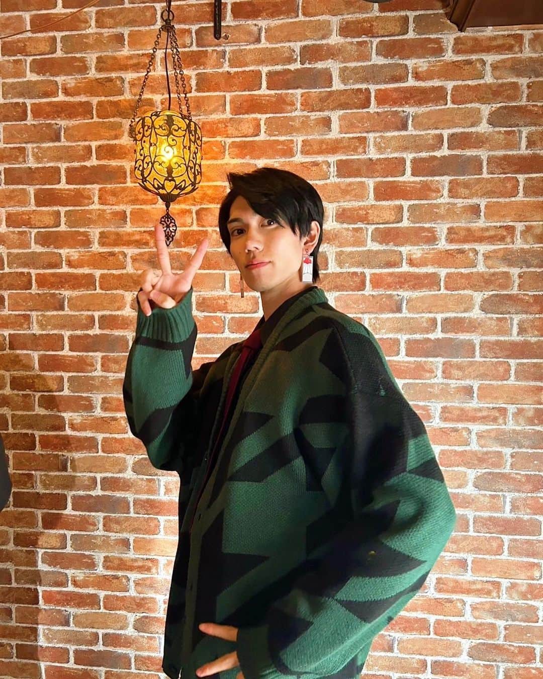 Maybe 恋が聴こえるさんのインスタグラム写真 - (Maybe 恋が聴こえるInstagram)「✏️ #メイこい 撮影日記  全集中！！『できるの呼吸』  久慈先輩（#樋口幸平）から 出来るパワーをもらって今週も頑張りましょう🔥  炭治郎...！？なイヤリングと刀が オススメポイント⚔️✨  エンディングでも流れているので ぜひチェックしてください☑️  昨日放送の第33話は  TVerで無料見逃し配信中！  毎週月曜〜木曜深夜放送🎬 ꒰ Maybe 恋が聴こえる꒱」12月12日 19時05分 - maykoi_tbs