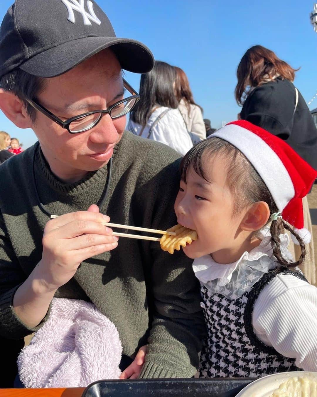 花蝶しほさんのインスタグラム写真 - (花蝶しほInstagram)「#横浜 #赤レンガ倉庫 #クリスマスマーケット #パート2 #紗良ちゃんと #約束してた #ホットココア  #飲めて #良かった #楽しかったみたいで #終始 #爆笑してたな」12月12日 19時05分 - s1h0i1h2o