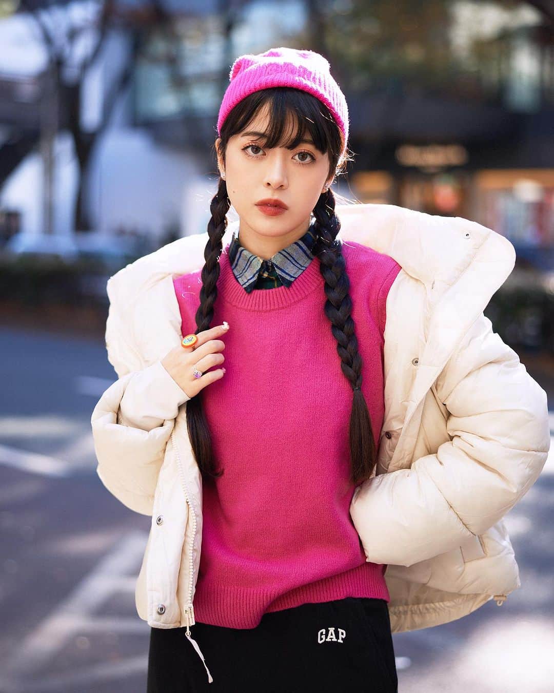 Gap Japanのインスタグラム：「⛄️GAP HOLIDAY LOOKBOOK⛄️  めちゃくちゃあったかい @gap_jp のプリマロフトパファー！最近出かける時よく来てる🫶🏻 蛍光ピンクで合わせてみたよんʅ（◞‿◟）ʃ  寒くなるこれからの季節にぴったりなものばかりでとても最高です！！  #PR #Gap #ootd」