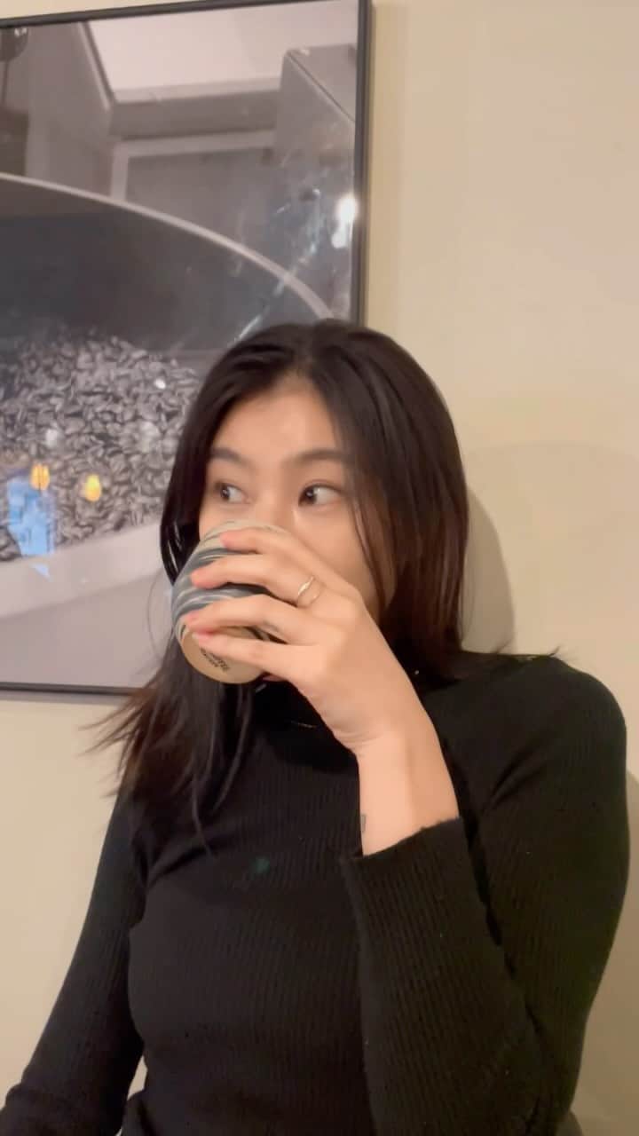 治田みずきのインスタグラム：「久しぶりに美味しいプリン食べれて嬉しい顔してる🤓🍮  📍@hitcoffee_official」