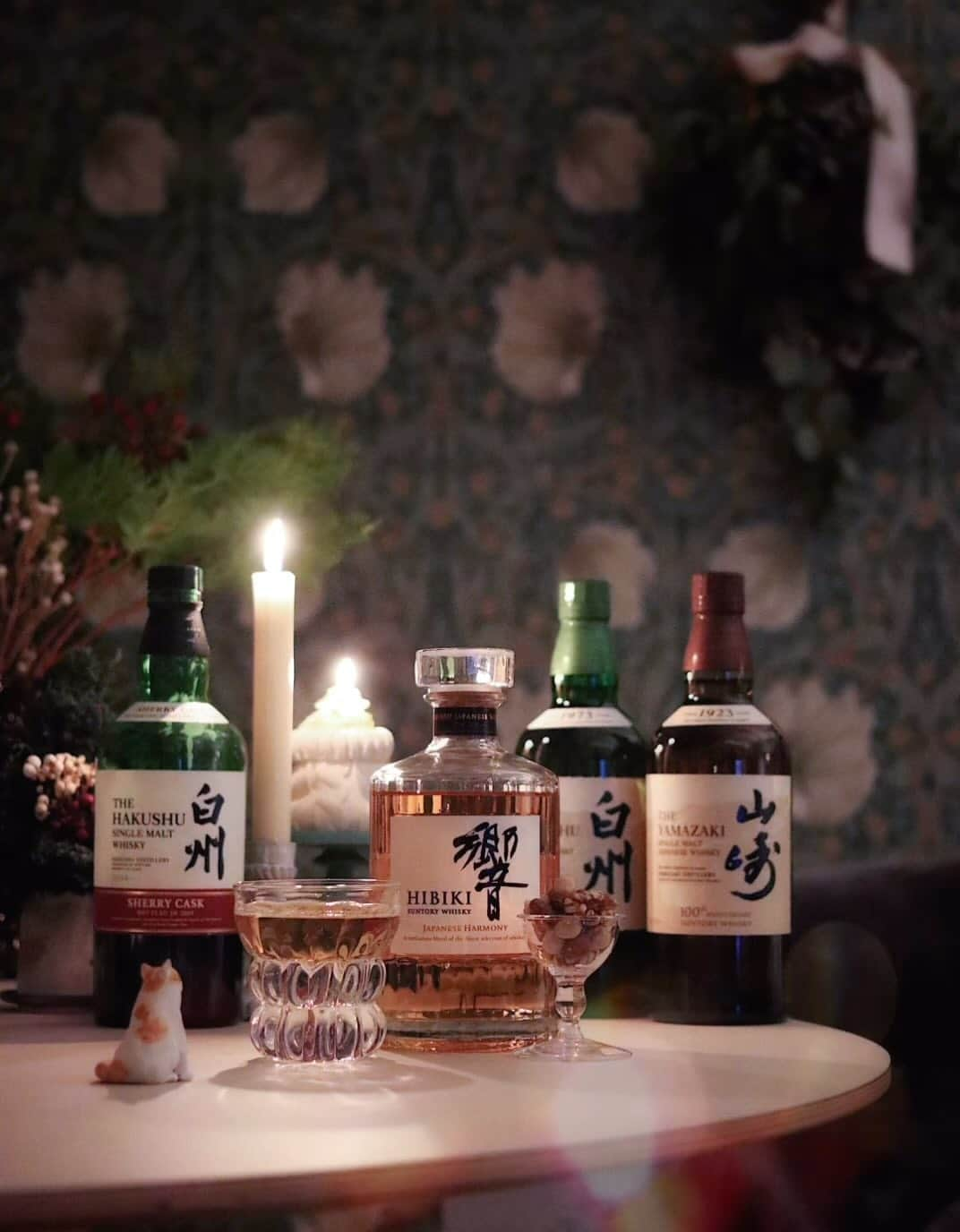 rei_nyanzのインスタグラム：「🥃 　 　 開け時… を  見失っていたメンツ…🥃 　 　 今夜でしょ…🤭 　 　 　 　 　 　  以前お仕事でご一緒させていただいた #日野皓正 さんにリスペクトを込めて🎺🎶 #サントリー響 から🥃 #サントリー山崎  #サントリー白州  #シェリーカスク  #ウヰスキー  #ウイスキーがお好きでしょ ♪ #日野さんのマネジャがまたカッコよすぎた件❥🙏🏻🤣」