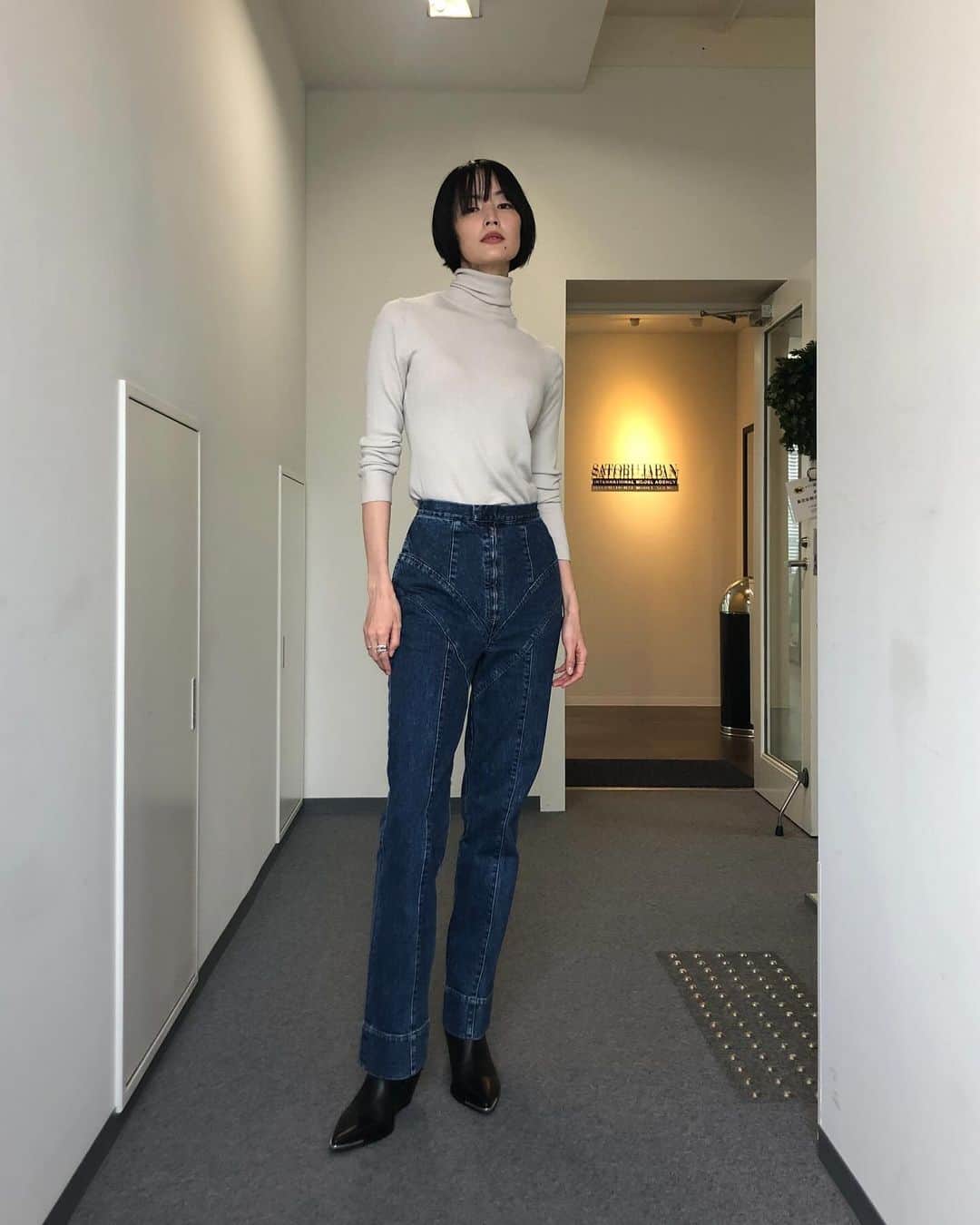鈴木亜美さんのインスタグラム写真 - (鈴木亜美Instagram)「snap at the office @satorujapan_official   今年最後っぽいスナップ写真」12月12日 19時16分 - amisuzuki001