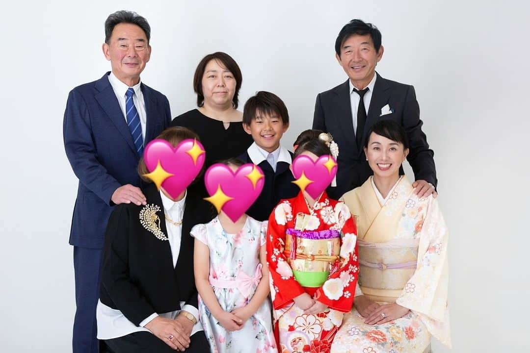 東尾理子のインスタグラム：「12.12 結婚記念日 確かあれは2009年だから、、、何年目だ？ みたいな感じですが😂 特に何もしないですが🤣笑 進化してる証拠か😆笑笑  先月撮った七五三の写真でも📷  #結婚記念日 #七五三」