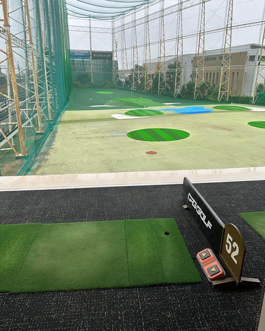 金石昭人さんのインスタグラム写真 - (金石昭人Instagram)「カネやん散歩 本日は雨☂️なのでゴルフ🏌️‍♀️の練習 貸し切りや👌 気持ちいいねー🥴 どの球打つの？ アドレスとスイングの軌道を意識 して練習や👏 ゴルフ🏌️‍♀️はアドレスが大事 どや  #カネやん散歩 #ゴルフ🏌️‍♀️の練習 #貸し切り #アドレス #スイング軌道 #チェック☑️ #どや」12月12日 10時22分 - kaneishiakihito