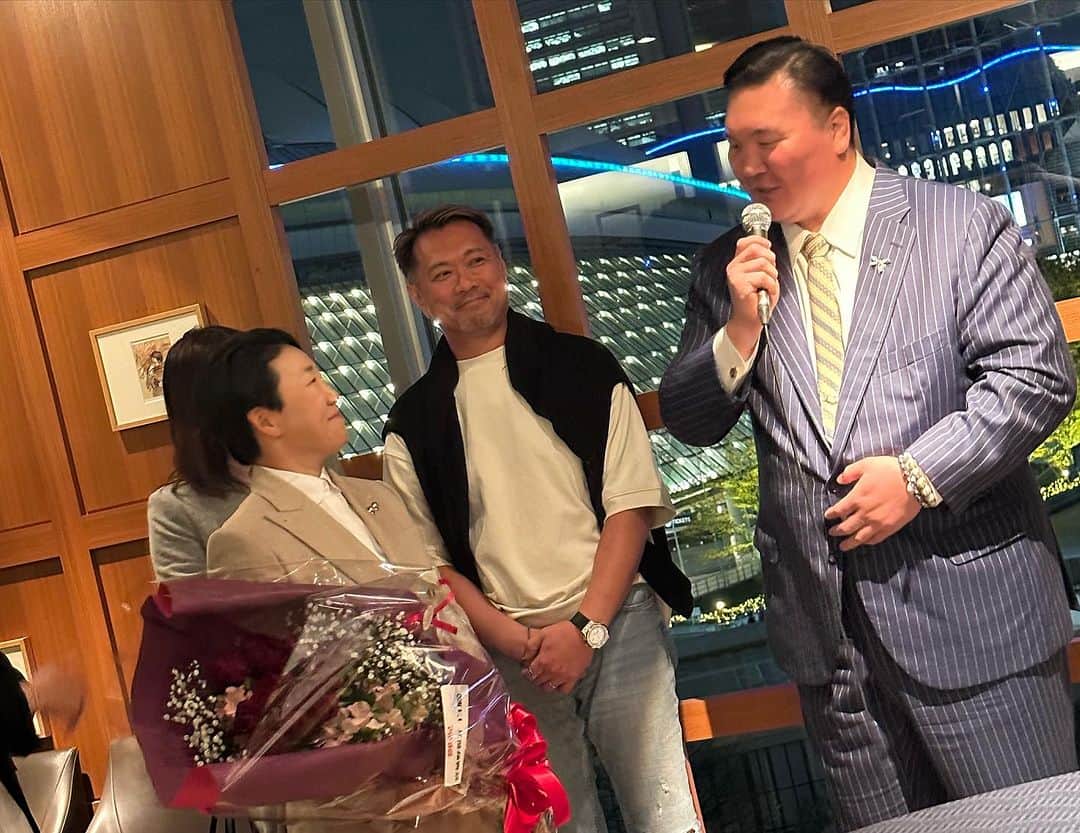 シン・ジエさんのインスタグラム写真 - (シン・ジエInstagram)「心から心へ。  貴重な足取りでお集まりいただきありがとうございます。 今年も本当にありがとうございます。  마음에서 마음으로.  귀한 걸음으로 자리에 함께해주셔서 고맙습니다. 올 한해도 진심으로 고맙습니다.」12月12日 10時42分 - jiyai_shin