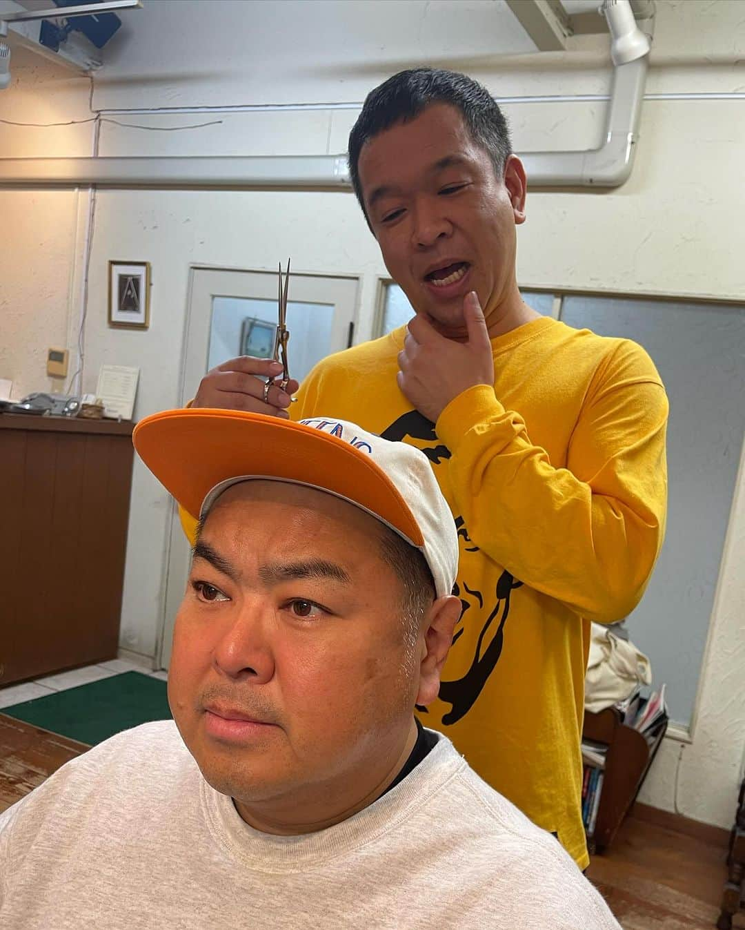 杉本知香さんのインスタグラム写真 - (杉本知香Instagram)「みんなスッキリー✂️✨  #中目黒美容室 #プラスマイナス兼光#プラスマイナス #ダイノジ大地#ダイノジ #ダイノジ大谷#DJダイノジ #やまもとまさみ #水玉れっぷう隊ケン #水玉れっぷう隊」12月12日 10時56分 - sugimotoc