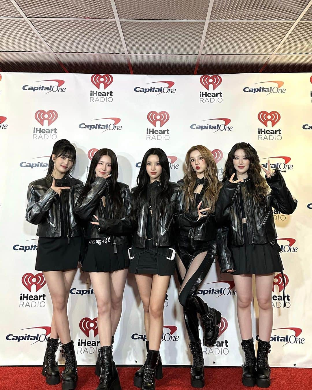 (G)I-DLEのインスタグラム：「[📸] 231211 @ Jingle Ball 2023 in Washington DC  Jingle Ball 투어를 사랑으로 채워주는 네버랜드 정말 고마워요 🥰 아이들은 네버랜드 덕분에 파이팅 넘치게 달리는 중! 💜❤ Thank you NEVERLAND for joining us. We had a blast! 🙌  #여자아이들 #GIDLE ⁠#iHeartJingleBall #Hot995JingleBall」