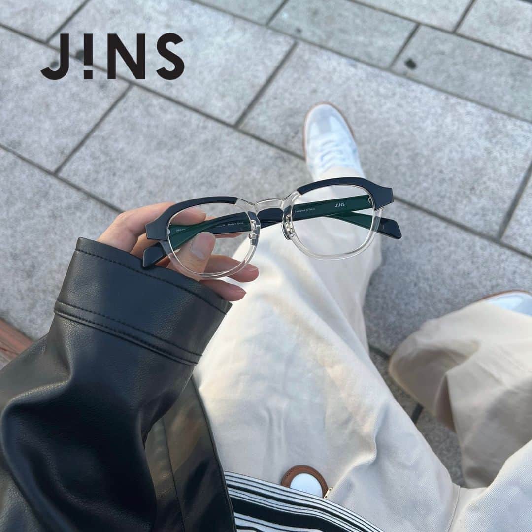 JINS PHILIPPINESのインスタグラム：「Fashion and eyewear goes hand in hand. Add a border to the black and white monotone coordination to avoid making it too simple◎  FRAME: URF-23A-063 294  #jins #wearable #glasses #jinstoday #eyewear #modernbold #preppy #airframe #fashionableglasses #stylishglasses #lightweight #designedinTokyo #highquality #since2001」