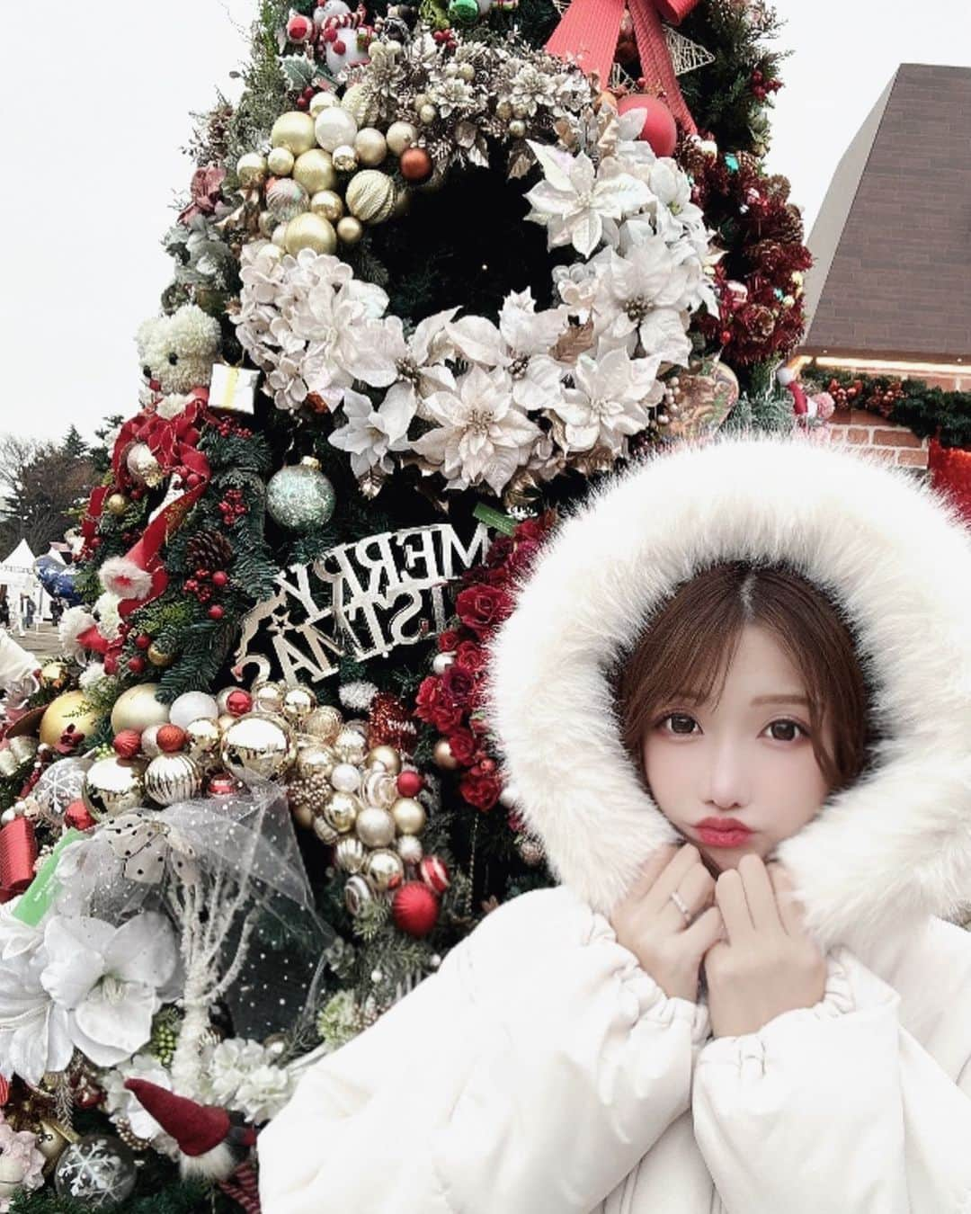 明日花リナさんのインスタグラム写真 - (明日花リナInstagram)「クリスマスマーケットに行きました🎄🪽❄️ すっごい寒かったけどクリスマス感じられてキラキラしてて可愛いかった🧸💓 みんなはどんなクリスマス過ごすのかなー？」12月12日 11時14分 - rina7701