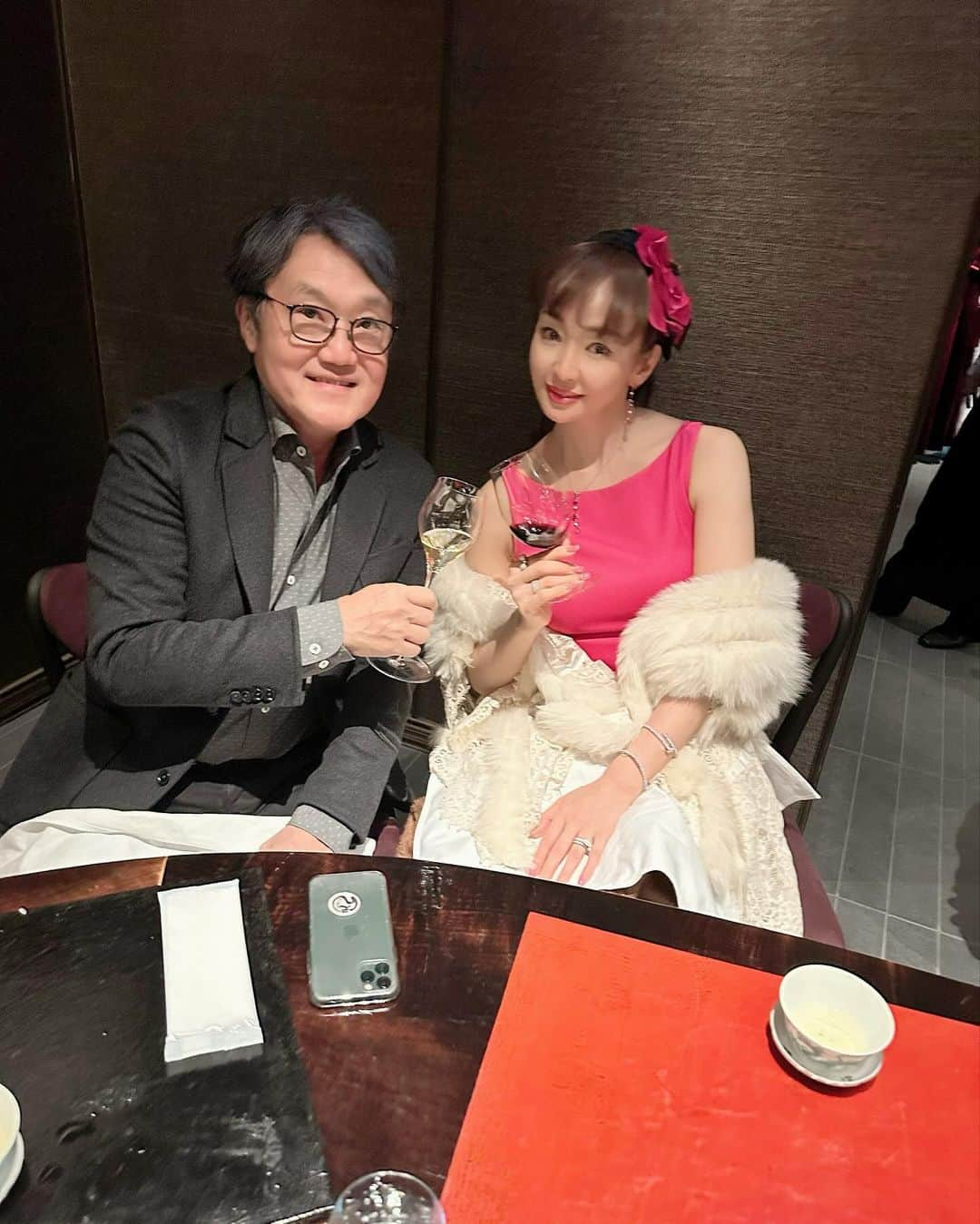 神田うのさんのインスタグラム写真 - (神田うのInstagram)「先週、長いお付き合いになる大好きな中華シェフ🧑‍🍳脇屋友詞シェフ💕が銀座に新店舗をオープンされるとの事（もうしております㊗️）オープン前のご招待ディナーにお招き頂き伺って参りました☺️  脇屋シェフ💕は中華のみならず日本料理を大変深く学ばれてこられた方であり、フレンチやイタリアンなども学ばれてこられたシェフなのでその感覚は素晴らしく✨本当に洗練されたお料理をお作りになります☺️ @wakiya_stagram   スペイン🇪🇸ロサスの『エルブリ』でご一緒した事もありあれから21年も経つんだね〜とお互いに時の早さに驚きました🤣 中華初となる8名のシェフズテーブル（カウンターキッチンスタイル）でのフルコースを お世話になっている千住明先生達と存分に楽しませて頂きましたよ😋 @akirasenju_official   脇屋シェフ💕がお料理しているアッパレな姿を見ながら👀そして会話しながら頂くお料理は最高でした🤣 ご馳走様でございました😋  次回はお蕎麦の階（3フロアーになっておりお料理の趣旨が違います）で伺わせて頂きたいと思います🤣 ありがとうございました☺️ @wakiya_ichiemi  @wakiyaichiemikitchen   新店舗『Ginza脇屋』 中央区銀座5-10-5スリーY’S &1-2F  #ご招待ディナー#銀座脇屋#ginza脇屋#中華初の#シェフズキッチン#中華シェフ#脇屋友詞 シェフ#新店舗オープン#おめでとうございます#銀座#ginza#銀座5丁目#作曲家#音楽家#指揮者#千住明 先生#神田うの#unokanda」12月12日 11時19分 - unokandaofficial