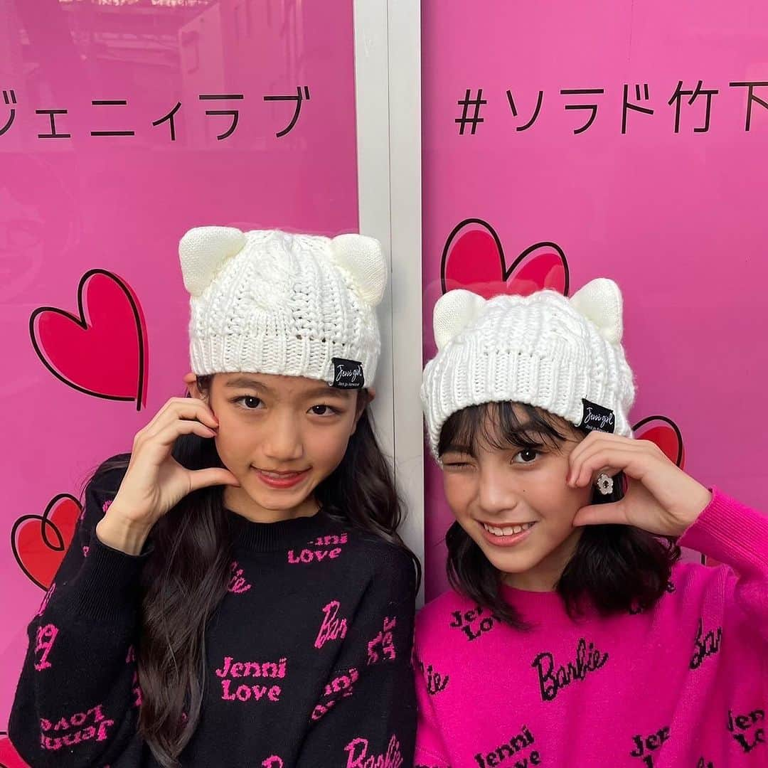 JENNI loveのインスタグラム：「かわいい2人がやってきたっっっ🐈👠🤍 ニコ☆プチモデルの土井愛理咲ちゃん＆井上美聖ちゃん💖 ̖́-‬ 2人でいると更に目立っちゃうよね🌟  また遊びにきてね🌷  #jennilove #ジェニィラブ #ニコプチ #土井愛理咲  #井上美聖 #原宿 #毎月12日は #jenniday #ジェニィの日」