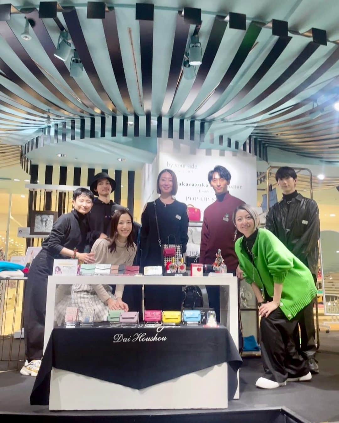 伶美うららさんのインスタグラム写真 - (伶美うららInstagram)「Takarazuka 0Gx 3Actor ~ Another face ~ POP-UP STORE  渋谷西武百貨店での、7日間のポップアップが終了しました☺️✨  今回は初のコラボ企画での出店で、皆さまの素敵な商品がずらっ並んでとても華やかで賑やかな空間でした✨ そして古着のえみちゃん (@emi.srhm)との初コラボでもあり、えみちゃんが拘って選ぶヴィンテージウェアの魅力にまた触れることができました🌿✨  初めて私のアクセサリーを知って下さった方や、舞台を通して知って頂きポップアップにお越し下さった方々にもお会いできて嬉しかったです✨✨  またどこかでPOP-UPが出来ますように🌿 お越し下さりました皆さまありがとうございました🤍  鳳翔大 @dai_hosho_official /  @dineige_dai   春花 きらら @maiko_kirara /  @haruhana_style   桜一花 @sakuraichika_official / @choccoto_ichikasakura   伶美 うらら×EMI（HIRAETH）  @urara_reimi / @hiraeth_vintagestore   星野勇太・平井浩基  @yuta_hoshino0309 / @_hiroki_hirai  @hoshinohirai    神田聖司 @kanda.masakazu  @awai.2021   皆さまオンラインで販売されているので、ぜひチェックしてくださいね✨  #渋谷西武百貨店 #ポップアップストア」12月12日 11時35分 - urara_reimi