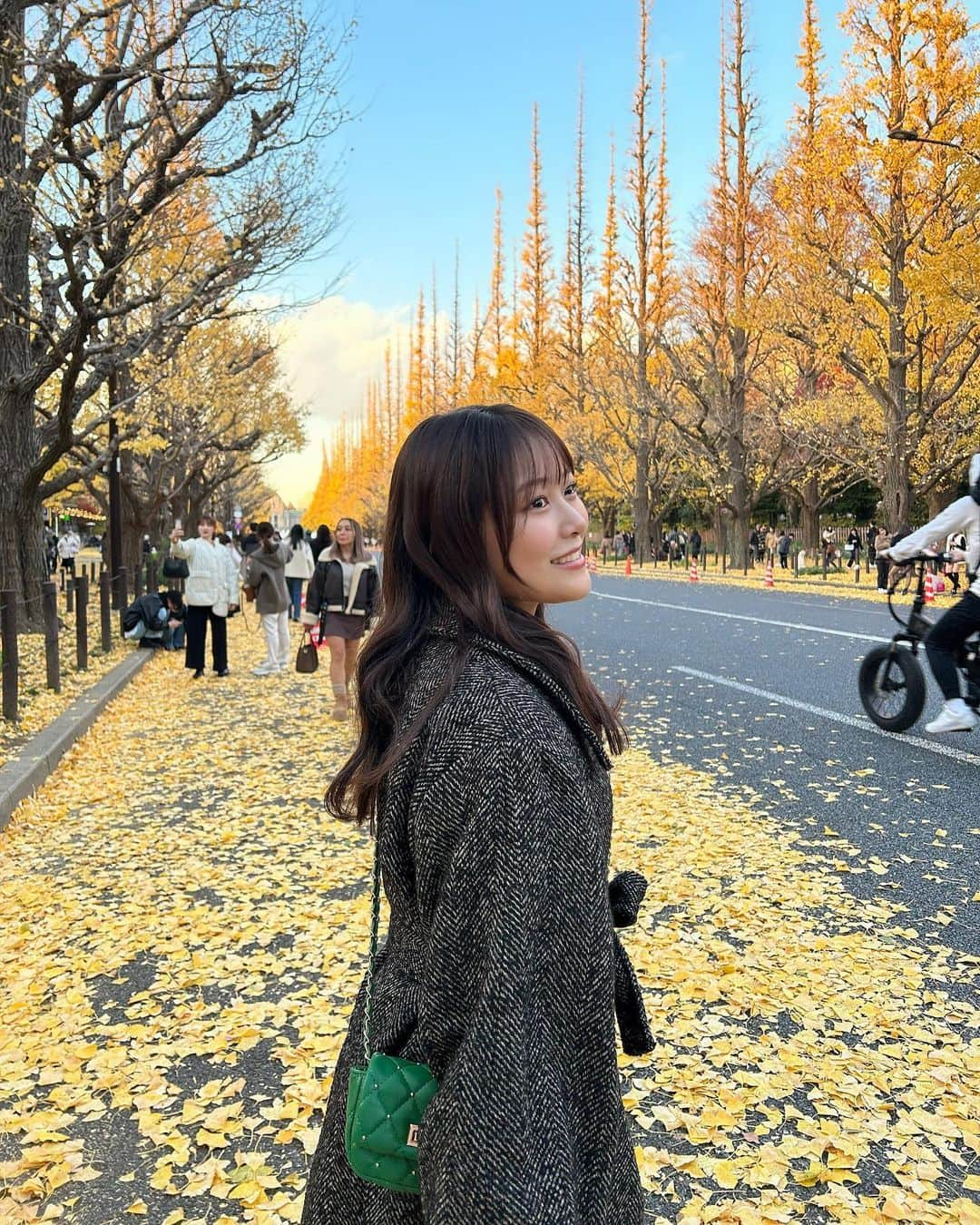 島崎友莉亜さんのインスタグラム写真 - (島崎友莉亜Instagram)「🦊🍁  #銀杏並木」12月12日 11時42分 - yuria_shimazaki_uug2ki