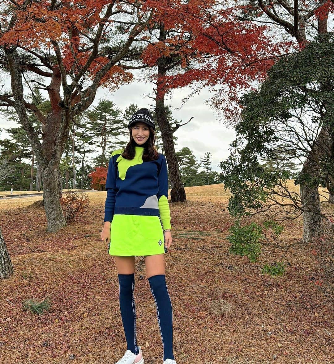 yurieさんのインスタグラム写真 - (yurieInstagram)「V12 のカラフルコーデ💚💚  蓄熱であったかかった〜♡  #golf #golfswing #golffashion  #golfwear #golfoutfit #ゴルフ好き #ゴルフ初心者 #ゴルフ練習 #ゴルフ女子 #ゴルフ男子 #ゴルフ上手くなりたい #ゴルフ好きと繋がりたい#ゴルフウェアー  #ゴルフスイング #골프 #ゴルフコーデ #スポーツ女子 #ゴルフ旅 #高尔夫球 #กอล์ฟ  #ゴルフ旅行 #リゾートゴルフ#golf #golfswing #golffashion  #golfwear #golfoutfit #ゴルフ好き #ゴルフ初心者 #ゴルフ練習 #ゴルフ女子 #ゴルフ男子 #ゴルフ上手くなりたい #ゴルフ好きと繋がりたい#ゴルフウェアー  #ゴルフスイング #골프 #ゴルフコーデ #スポーツ女子 #ゴルフ旅 #高尔夫球 #กอล์ฟ  #ゴルフ旅行 #リゾートゴルフ #富士国際ゴルフ倶楽部　#v12 #v12golf #pr」12月12日 11時45分 - yurie808golf