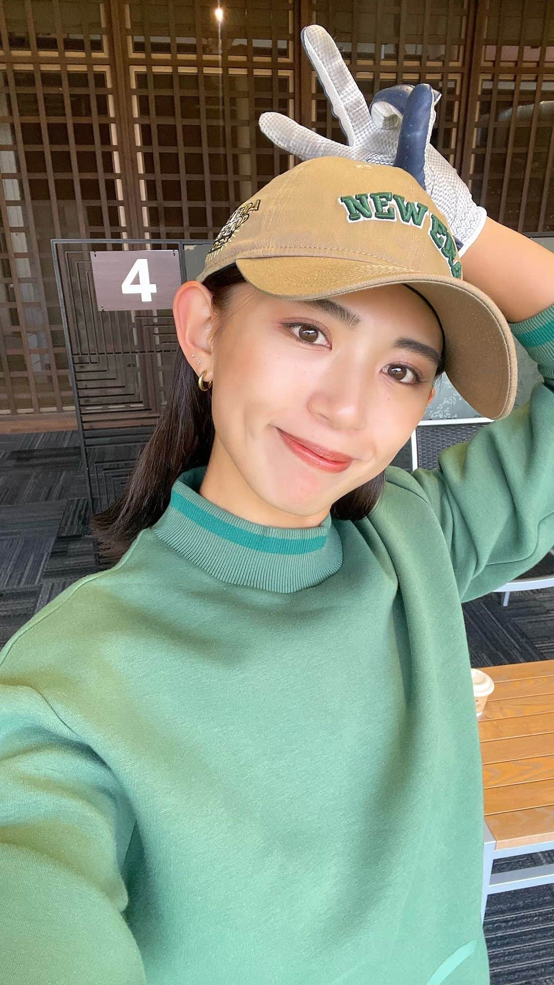 坪井ミサトのインスタグラム：「NEW ERA GOLFCUP2023🧢⛳️ @newera_golf  @newerajapan   なんと… "総合2位" いただきました😭🥈🔥 景品はNEW ERAの帽子と距離計！うれしい🥹  ゴルフはコロナ禍で始めて、3年ぐらいです。 調子が良くなったり悪くなったり、 日によって全然違うけど、 すこーしずつ上手くなってるのかなぁと思います😂 何事も諦めずに、コツコツ続けることですね。  みなさま、素敵なコンペをありがとうございました💗 これだからゴルフはやめられない🤭笑  スコアは80点でした！！ 最後3パットで70台出せず😭練習します！！笑  #newera #neweragolf #neweragolfcup2023 #golf #golfgirl #ゴルフ女子 #golfwear」