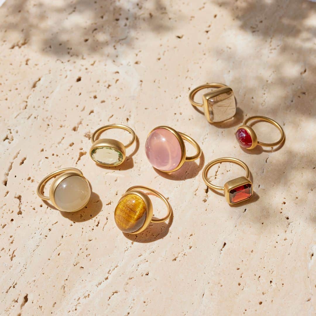のインスタグラム：「. 【MARIHA JEWELRY POP UP @ TRENT 天神VIORO店】 12/20(水)よりTRENT 天神VIORO店にて、期間限定のPOP UPイベントを開催します。唯一無二の天然石の魅力溢れる「Earth Drops」シリーズからは人気の天然石をはじめ、小ぶりの誕生石をつかったリングもご紹介。ひとつでももちろん、重ね付けにもぴったりなデザインです。 そのほか、大ぶりの天然石が主役の「Signature Collection」のシルバーリングも多数揃います。  また、イベント会期中に店頭でMARIHAの商品を税込33,000円以上お買い上げのお客様に、MARIHAオリジナルポーチを差し上げます。(数に限りがございますので無くなり次第終了となります。) ぜひこの機会にご来店ください。  【MARIHA JEWELRY POP UP ＠ TRENT 天神VIORO店】 開催日程：2023年12月20日(水)～31日(日) 開催店舗：TRENT 天神VIORO店」
