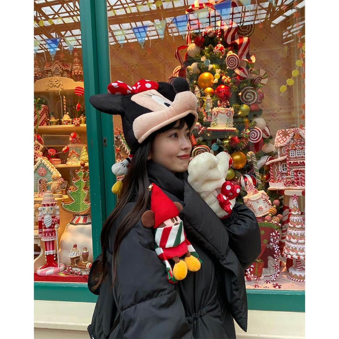 PATRA magazineさんのインスタグラム写真 - (PATRA magazineInstagram)「【寒いけど1番かわいい季節♥Xmasディズニー🎄🎀🏰】  寒いけど絶対に行きたい✨ みんなはクリスマスディズニーに行った？🐭  今年のディズニーもクリスマスの装飾や イルミネーションがとってもかわいいよ⛄️💗  限定フードも登場してるからぜひ行ってみてね🍓🍫  ＼ thank you 🦢 ／ @97_sena / @__kar20 @akeeey95 / @punyu____kichi @mimiy.0303 / @tomomin__199911 @erinko0315  今みんなの中で流行っている事やアイテムがあれば @patra__jp をタグ付けしてぜひ教えてね🔔  皆さんのすてきな投稿をぜひ紹介させてください！ . . #クリスマスディズニー #ディズニークリスマス #クリスマスコーデ #ディズニーコーデ」12月12日 12時00分 - patra__jp