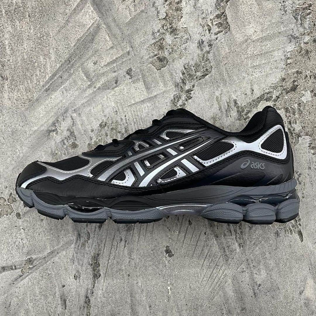 エリミネイターのインスタグラム：「SS24 ASICS “GEL-NYC ” has arrived at ELIMINATOR. . #asics #asicssportstyle #gelnyc #24ss #ss24 #running #shoes #sneakers #kicks #nicekicks #newcollection #functionaltraining #function #eliminator #daikanyama #tokyo #eliminatortokyo #streetfashion #streetstyle #runningshoes #performance #mensselectshop #mensfashion」