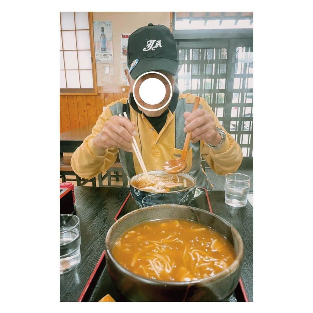 小貫莉奈さんのインスタグラム写真 - (小貫莉奈Instagram)「祖父と初めての2人ご飯🍚  祖父が祖母とよく行ってた蕎麦屋に行こうと誘ってくれて、初めて2人だけでご飯を食べました！  私がカレー南蛮を頼んだら、ばあちゃんも毎回カレー南蛮だったよって話してくれて、  私も忘れられない時間になりました☁️」12月12日 12時27分 - rina_onuki0529