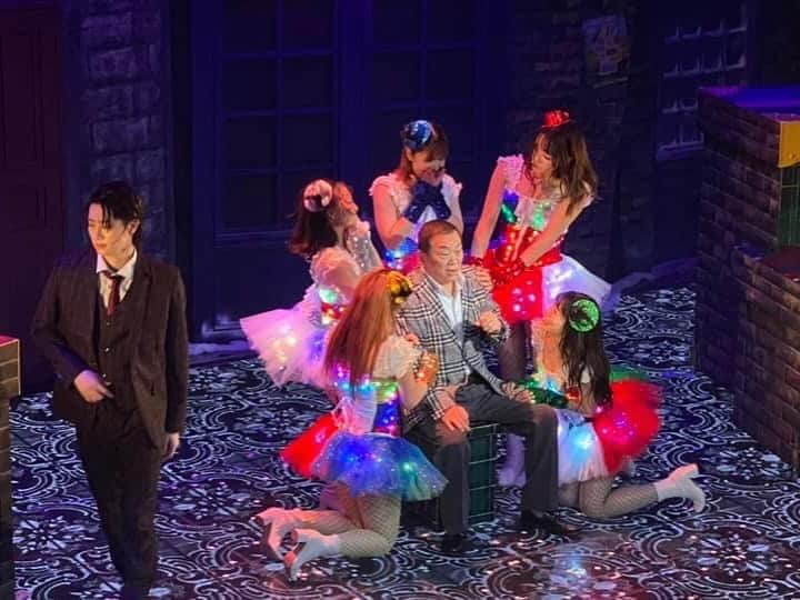 堀江貴文さんのインスタグラム写真 - (堀江貴文Instagram)「#christmas #christmscarol #musical #ふるさとチョイスプレゼンツ #ミュージカルクリスマスキャロル #絶賛公演中 #配信チケットもあるよ  https://christmascarol.jp」12月12日 12時57分 - takapon_jp