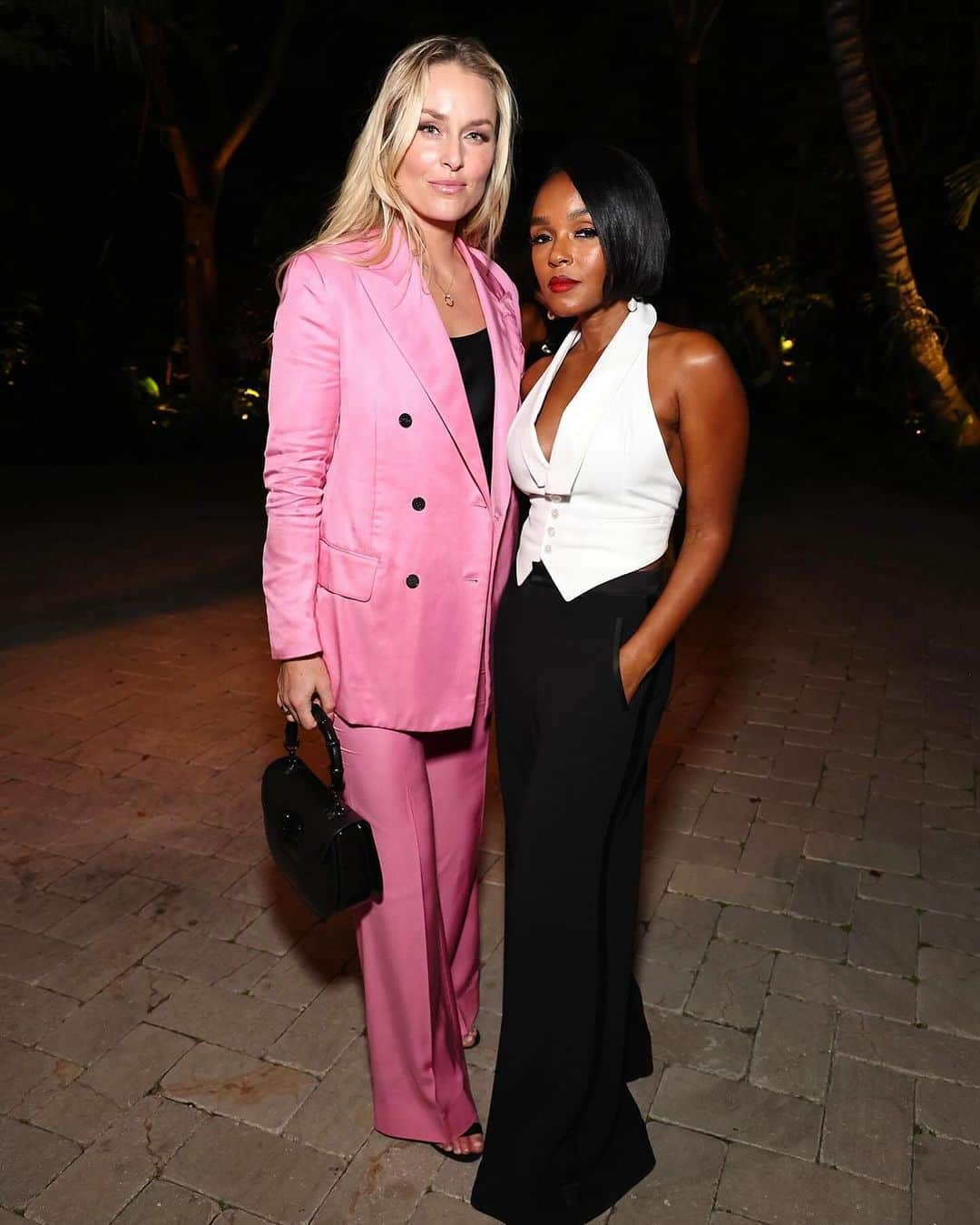 リンゼイ・ボンのインスタグラム：「An NBA All-Star reunion with this MVP in Miami 🤍 Always slaying @janellemonae 💪🏻」