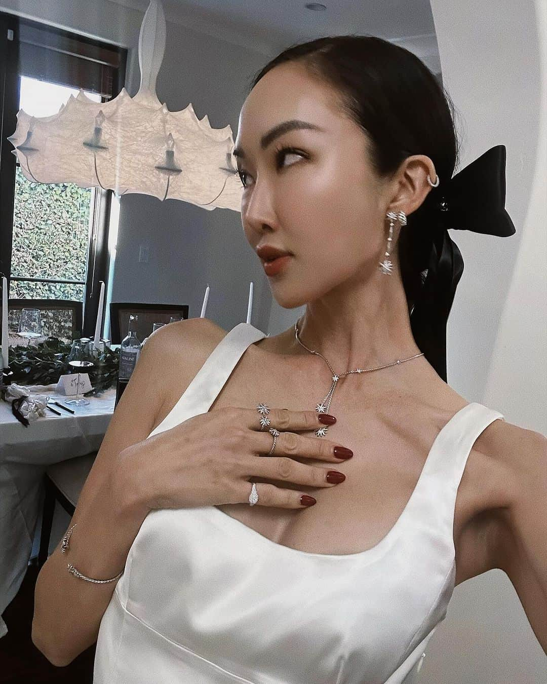 クリッセル・リムのインスタグラム：「I’m such a grown up now hosting holiday parties at my home whilst in @davidyurman jewels 💍 💎 #DYHOLIDAY #davidyurman」