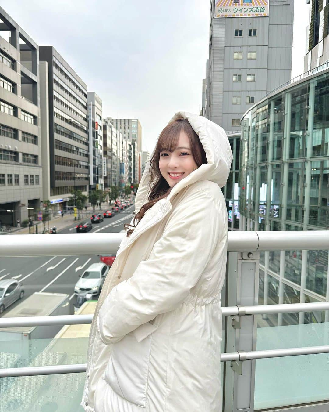 由良朱合のインスタグラム：「冬っぽい写真🌨️🫧  今年も年賀状を販売させて頂きます！ 詳しくはハイライトにまとめておきます🫧  毎年お手紙気分で、ひとりひとりに伝えたい事伝えさせてもらってます😌⭐️ 数量限定みたいなので、よかったらお申し込み頂けると嬉しいです🧚🏻  #instagood #instalike #instagram #japanesegirl #gravure#photography #flowers #fff #셀카#뷰티스타그램#셀카그램#좋아요#팔로우 #粉我#portrat#beauty #日本的#內衣#奶#泳衣」