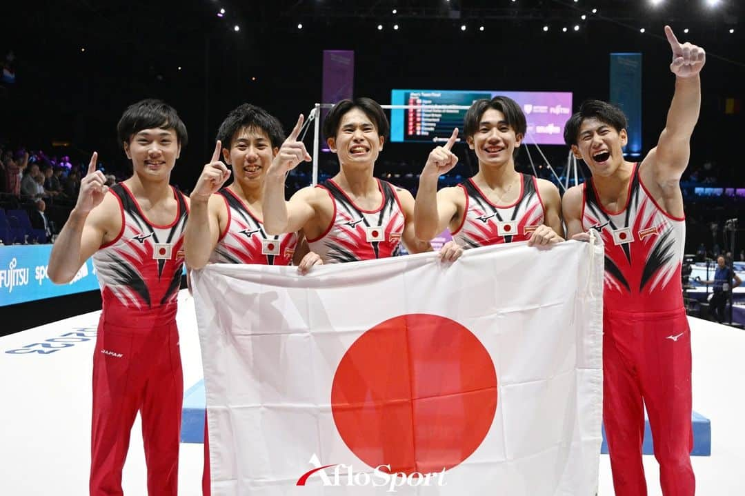 アフロスポーツのインスタグラム：「日本代表/Japan team group (JPN),  October 3, 2023 - Artistic Gymnastics : The 2023 Artistic Gymnastics World Championships,  Men's team Final  at Sportpaleis Antwerpen in Antwerp, Belgium  Photo: @kenjiromatsuo.aflosport  #sportphoto #sportphotography #スポーツ写真」