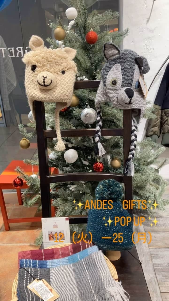 HANSEL&GRETELのインスタグラム：「ANDES GIFTS  POPUP❣️ 12（火）ー25（月）  手に取った瞬間、手作りの愛情が伝わってくる 心温まるアンデスからの贈り物。 アルパカニット小物をご紹介しています🦙🦙 ほっこりする手触りやデザインをぜひご覧ください。  アルパカニット。。系が細くやわらかで保温性高い。油脂を含んだ毛糸なので、汚れが付きにくく通気性も高い。  #成城学園前駅　#成城コルティ　#ヘンゼル&グレーテル　#popup  #アルパカニット　#アンデス　#ANDESGIFTS  #ニット小物」