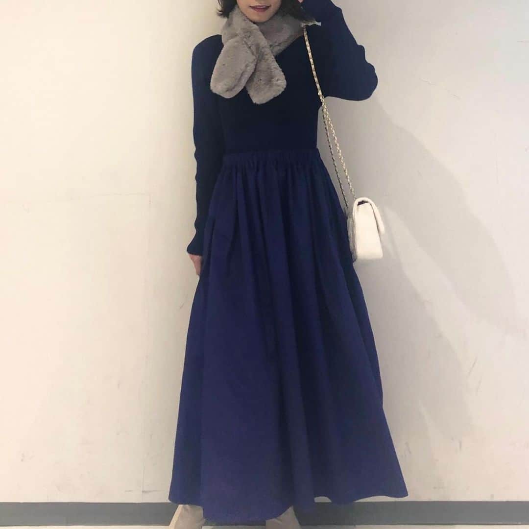 ViSさんのインスタグラム写真 - (ViSInstagram)「【接客コンテスト入賞スタッフオススメアイテム】  各ショップの接客コンテストにて 優秀な成績を収めたスタッフがオススメするアイテムのご紹介！✨  大宮ルミネ 杉浦さん #BVE43170 【洗える】オフショルケーブル編みワンピース ¥6,919 (税込) ※店舗販売中  盛岡フェザン 藤原さん #BVE43180 【前後2WAY】ニットドッキングワンピース【洗える】 ¥9,889 (税込) ※店舗販売中  杉浦さんコメント↓ 肩の開きが気になる方もいらっしゃるかと思いますが首元が高めのタートルネックなので、開いてることでバランスが取れます！シルエットに切り替えがなく着丈が短めなのでボトム合わせでも◎  藤原さんコメント↓ ウエスト位置が高いので脚長効果抜群！ 女度増し増しで着れてスタイル美人が叶うワンピです！ 前後2wayで雰囲気を変えられるのもポイント☺︎ 小物使いで普段からパーティーシーンまで幅広く着用できますよ！  スタイリングは @jadorejunonline をチェック！  #vis #vis_jp #ビス#fashion #大人カジュアル #カジュアルコーデ #カジュアル #レディ#冬#冬コーデ#秋冬コーデ#トレンド#トレンドファッション#ワンピ#ワンピース#ワンピースコーデ #ミニ丈ワンピース #大人可愛いコーデ #staffcode#スタッフスタイリング」12月12日 19時41分 - vis_jp