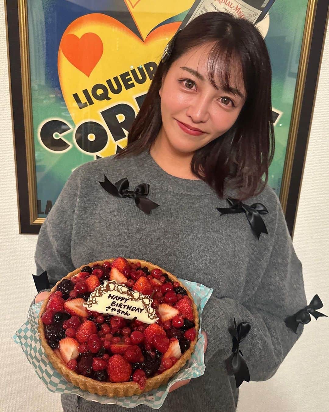 サヤカさんのインスタグラム写真 - (サヤカInstagram)「. 先日お誕生日を迎え、また一つ歳を重ねました❤️  直接お祝いしてくれた方、お祝いのメッセージや言葉をくれた方々、本当にありがとうございました😌⭐︎  温かい人たちに恵まれてわたしは幸せです😇✨ いつもありがとうございます🥺  ３３歳も楽しく自分らしく、そして今までお世話になった人たちに少しでも恩返しできるように頑張ります✨☺️！  引き続き宜しくお願いします✨😌  #お誕生日 #バースデー」12月12日 19時38分 - saya._.workout