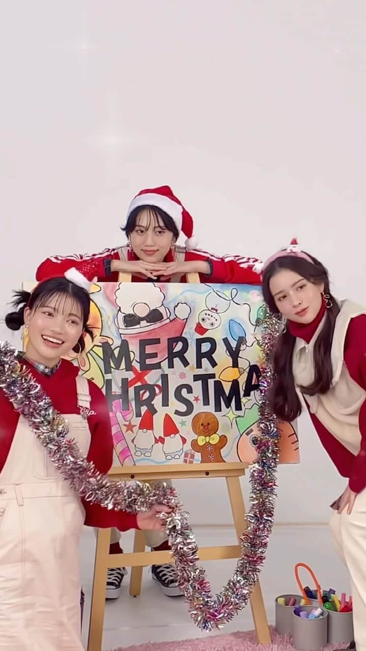 Seventeenのインスタグラム：「カバームービーの撮影裏側まとめ🎥🎄❤️  3人で完成させたクオリティが高すぎるクリスマスアート制作の裏側やワイワイ楽しかった撮影の様子をお届け💝  クリスマスまであと少し🎅🏻✨ みんなの予定は？❣️  #カバームービー #12月 #クリスマス #セブンティーン #Seventeen #平美乃理 #秋本レイラニ #広瀬まのか #かわいい女の子 #クリスマスパーティー #xmas #STモデル #STアート部 #クリパ」