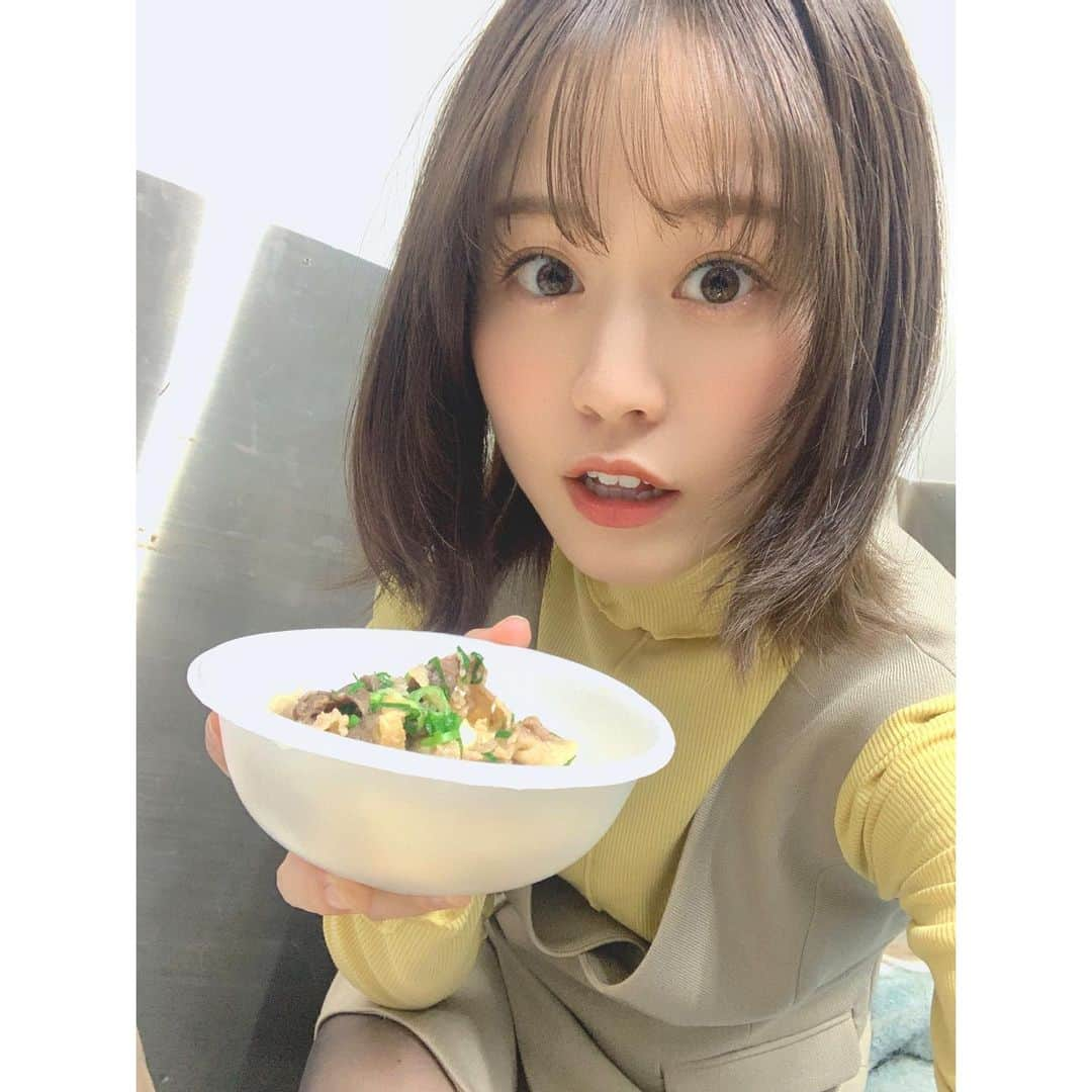 日岡なつみさんのインスタグラム写真 - (日岡なつみInstagram)「週末のおもいで！ #七瀬彩夏と日岡なつみと夜道雪がYATTEKURU ご来場ありがとうございました！楽しすぎたなぁ！🛵✨  やっぱり遠くに足を運んでのイベントって最高だね… これからももっと色んなとこにみんなに会いに行きたい！  彩夏ちゃん、雪ちゃん、メガモッツのお二人、そして来てくれた皆さま！ ハッピーな時間をありがとうございました😍  あるあるCityさんが楽屋に美味しいものをたっっくさん用意してくださって…お土産まで頂いて…！！！ ほんと〜に！ありがとうございました😭✨  みんなでもつ鍋も食べに行けて最高だったー！  北九州また絶対来たい！！！ 次は観光とかもしたいなぁ。。🤍 （TOTOミュージアム気になる）」12月12日 14時38分 - hiokanatsumi