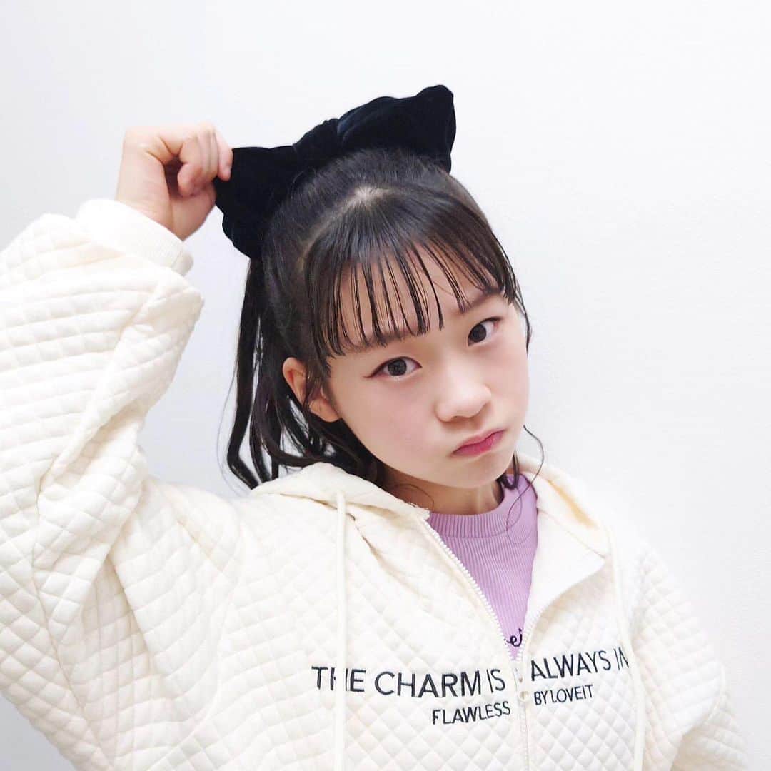 byLOVEiTさんのインスタグラム写真 - (byLOVEiTInstagram)「by LOVEiT♡iNSTA GIRL  クリスマス気分、 ひなたちゃんは大きなリボンでガーリーに🎀🎄  ひなた @hinatanboh  js5 144cm / 140cm着用  🐻🐰🍒  バイラビコーデ、かわいい♡と思ったら保存して、バイラビ欲しいモノリストをつくろっ  @byloveit_official  お買い物はURLから❣️  #byloveit #バイラビット #バイラビインスタガール #小学生女子 #小学生コーデ #小学生ファッション  #jsコーデ #キッズコーデ女の子 #こどもふく  #js6 #js5 #js4 #js3 #js2 #js1 #160cm #150cm #140cm #130cm #120cm #うめだ阪急　#博多阪急  #ナルミヤオンライン　#zozotown   @narumiyaonline_official」12月12日 14時51分 - byloveit_official
