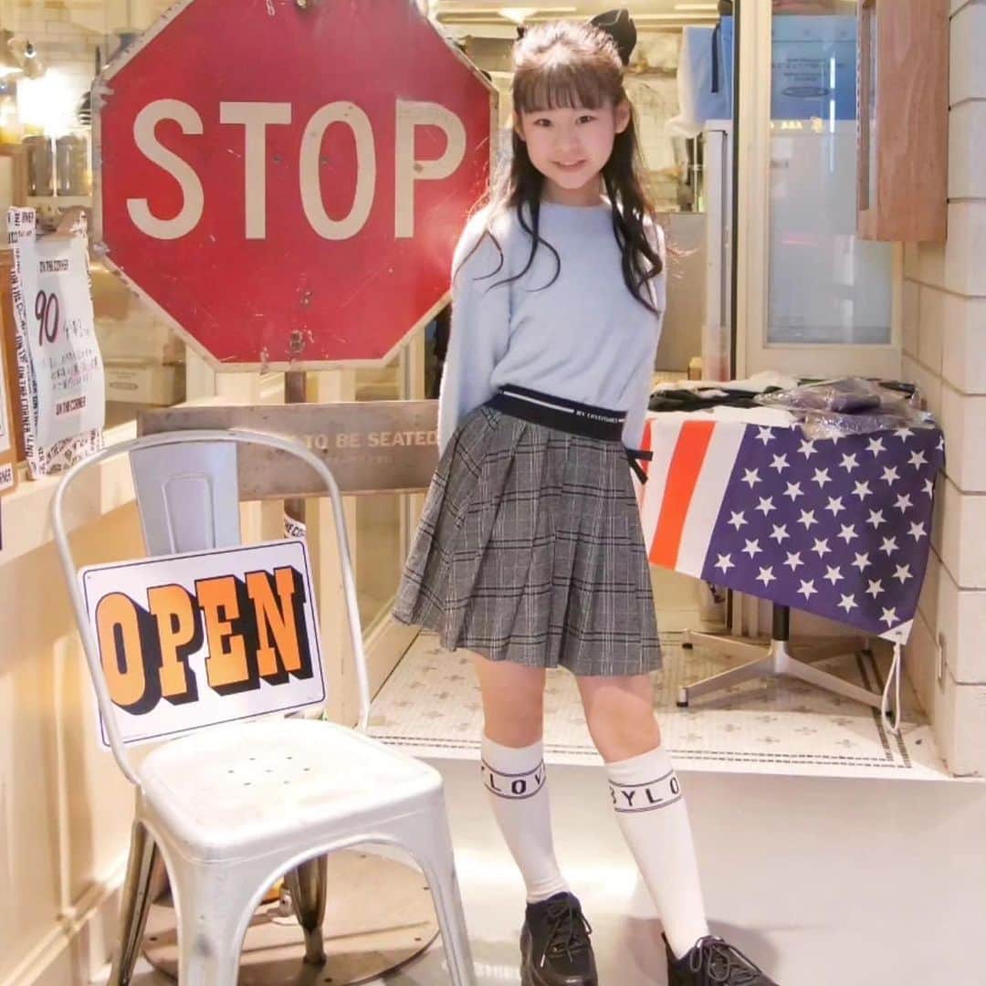 byLOVEiTさんのインスタグラム写真 - (byLOVEiTInstagram)「by LOVEiT♡iNSTA GIRL  クリスマス気分、 ひなたちゃんは大きなリボンでガーリーに🎀🎄  ひなた @hinatanboh  js5 144cm / 140cm着用  🐻🐰🍒  バイラビコーデ、かわいい♡と思ったら保存して、バイラビ欲しいモノリストをつくろっ  @byloveit_official  お買い物はURLから❣️  #byloveit #バイラビット #バイラビインスタガール #小学生女子 #小学生コーデ #小学生ファッション  #jsコーデ #キッズコーデ女の子 #こどもふく  #js6 #js5 #js4 #js3 #js2 #js1 #160cm #150cm #140cm #130cm #120cm #うめだ阪急　#博多阪急  #ナルミヤオンライン　#zozotown   @narumiyaonline_official」12月12日 14時51分 - byloveit_official