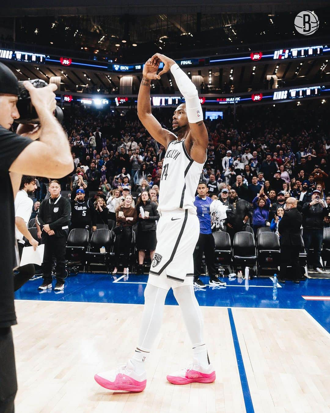 Brooklyn Netsさんのインスタグラム写真 - (Brooklyn NetsInstagram)「What a moment for @hgiiizzle 🫶」12月12日 14時53分 - brooklynnets