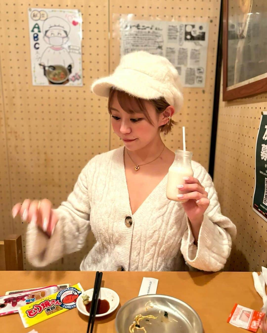 亜矢みつき（神谷充希）のインスタグラム：「歌舞伎町でミルメークとテキーラ飲んだりした💃 お勉強も部活もして1日だけ学生に戻ったみたい🎒 クリスマスツリーに飾り付けしたくて、たけのこの里のせた🤤🎄」