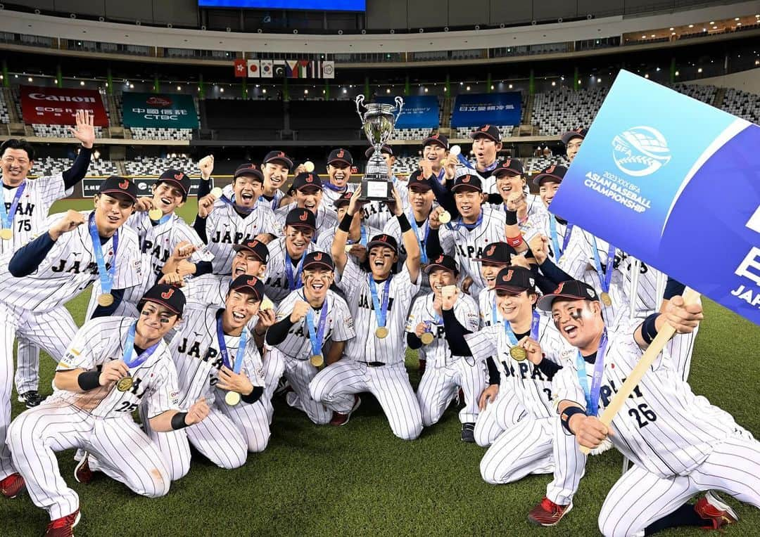 侍ジャパンさんのインスタグラム写真 - (侍ジャパンInstagram)「日本の2大会ぶり20回目の優勝で閉幕した「第30回 BFA アジア選手権」。出場した侍ジャパン社会人代表は、トッププロ選手を擁するチャイニーズ・タイペイを2度破るなど全勝での優勝を果たしました。  https://www.japan-baseball.jp/jp/news/press/20231212_1.html  #侍ジャパン #社会人代表 #アジア選手権」12月12日 16時01分 - samuraijapan_official