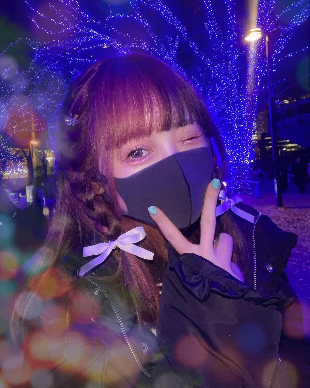 あま津うにのインスタグラム：「このイベント、18歳未満(18歳の子は入れる)入場不可だから私のオタクほぼこれないと思うけど30分はステージあるから、もし少しでも見たいな、会いにきたいなってオタクがいたらあいに来てね。  出番は14:30〜  このイベ、まじで私の実力不足だから仕方ないけどメインステージに振り分けられなかった。正直めちゃくちゃ悔しい。 前回もこう言う対バン私のオタクも頑張ってきてくれたのに、私はまだダメなんだなって思って悔しい。 そして次のフェスのために集客頑張りたいと思ったけど、私のオタク層がほとんど入れない年齢制限かかってるからどうしようもなくてそれも悔しい。  だけど、数少ない私の成人済みオタクがきてくれたら凄く嬉しい。よろしくね。  でもワンマンとこっちどっちかしか来れないオタクは絶対ワンマンを選んで。ワンマンでピンクのペンラを振ってください。  ▼メテオラアンセムチケット12/17 https://t.livepocket.jp/e/meteoraanthemfes1217  ▼ワンマンチケット12/24  ＊ワンマンは年齢制限なく誰でも来れるよ！ https://tiget.net/events/265962」