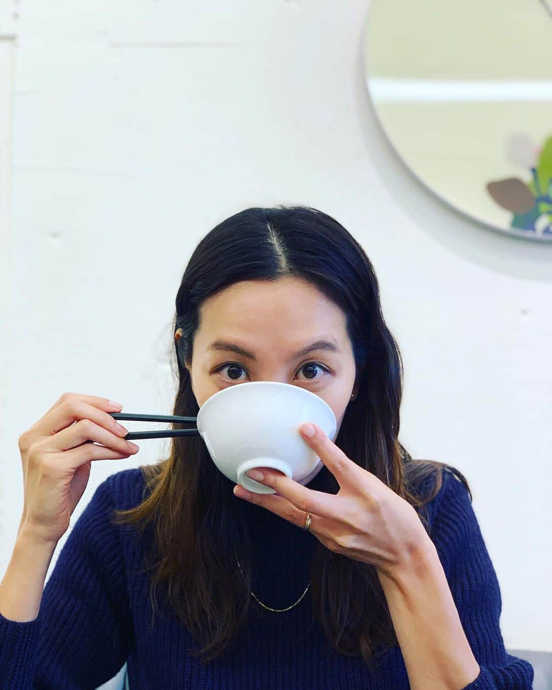 平山真弓のインスタグラム：「・ 😋😋😋  1枚目でヒーヒーし、 2枚目で美味しっ‼️となり、 3枚目急に子育ての話。 忙しいの、母さんは😂」
