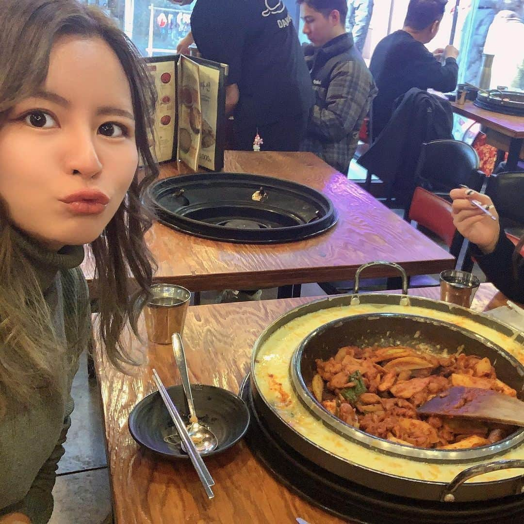 遊佐ちえみさんのインスタグラム写真 - (遊佐ちえみInstagram)「🇰🇷  姉妹旅行✈️  美味しいものたくさん食べました♥️  #韓国 #韓国旅行 #明洞 #弘大 #東大門夜市  #ソウル #蚕室 #ロッテ免税店 #姉妹旅行」12月12日 16時25分 - yusa_cgram