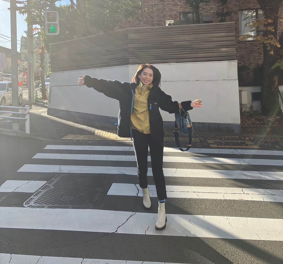 久保順子さんのインスタグラム写真 - (久保順子Instagram)「メンズモデルの大先輩で、 いつも面白いことばかり言う清水さんが こんな繊細な模様を描く、焼く、 器用な陶芸家だったとは🤩🫢🤩 しかもお父さま、お兄さま、その奥さま 清水ファミリーみんな芸術家でした❣️ (付き合い長いのに知らなかった🥹)  清水小北條　家族展 Familia お邪魔してきましたー😊😊 常滑焼きが、ほんっと、上品でモダンで素敵でした😍😍 自由通りギャラリー (〒152-0023 東京都目黒区八雲5-14-18) 12/7〜12/26(火)までやってます。 11時-18時(最終日のみ17時) 休廊日/11.12.13.18.19.20 お時間のある方は是非！  私たちにとって、馴染みのある常滑焼が芸術的で、また１つ地元を好きになりました🥰🥰  #清水小北條  #清水北條  #清水啓一郎  #曽根絵里子  #自由通りギャラリー」12月12日 16時46分 - kubojun86