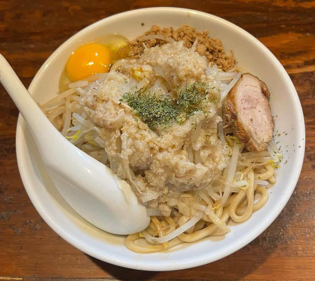 山本大樹のインスタグラム：「写真撮る前に食べちゃったから前に食べたラーメン載っけておきます。 すみません、笑  うまくて食べちゃった笑」