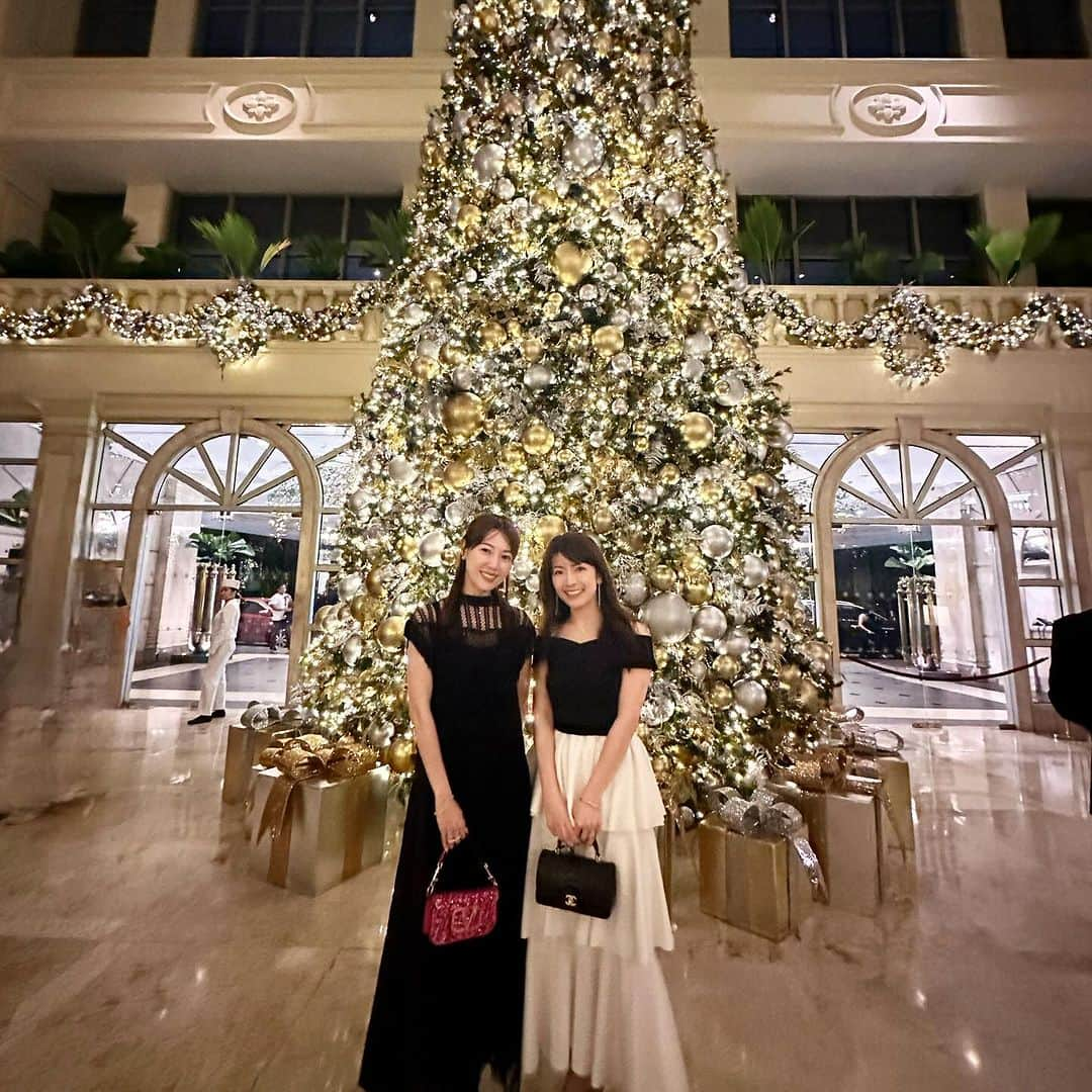 三浦マキさんのインスタグラム写真 - (三浦マキInstagram)「Merry Christmas from Manila 🇵🇭 ストーリーにポストしたけど、ペニンシュラのお姉さんが広角とか駆使して、めっちゃ脚長に撮ってくれた😂♡ . . . #merrychristmas  #peninsula  #manila #philippines  #フィリピン #マニラ #ペニンシュラ」12月12日 16時48分 - makimiura__la