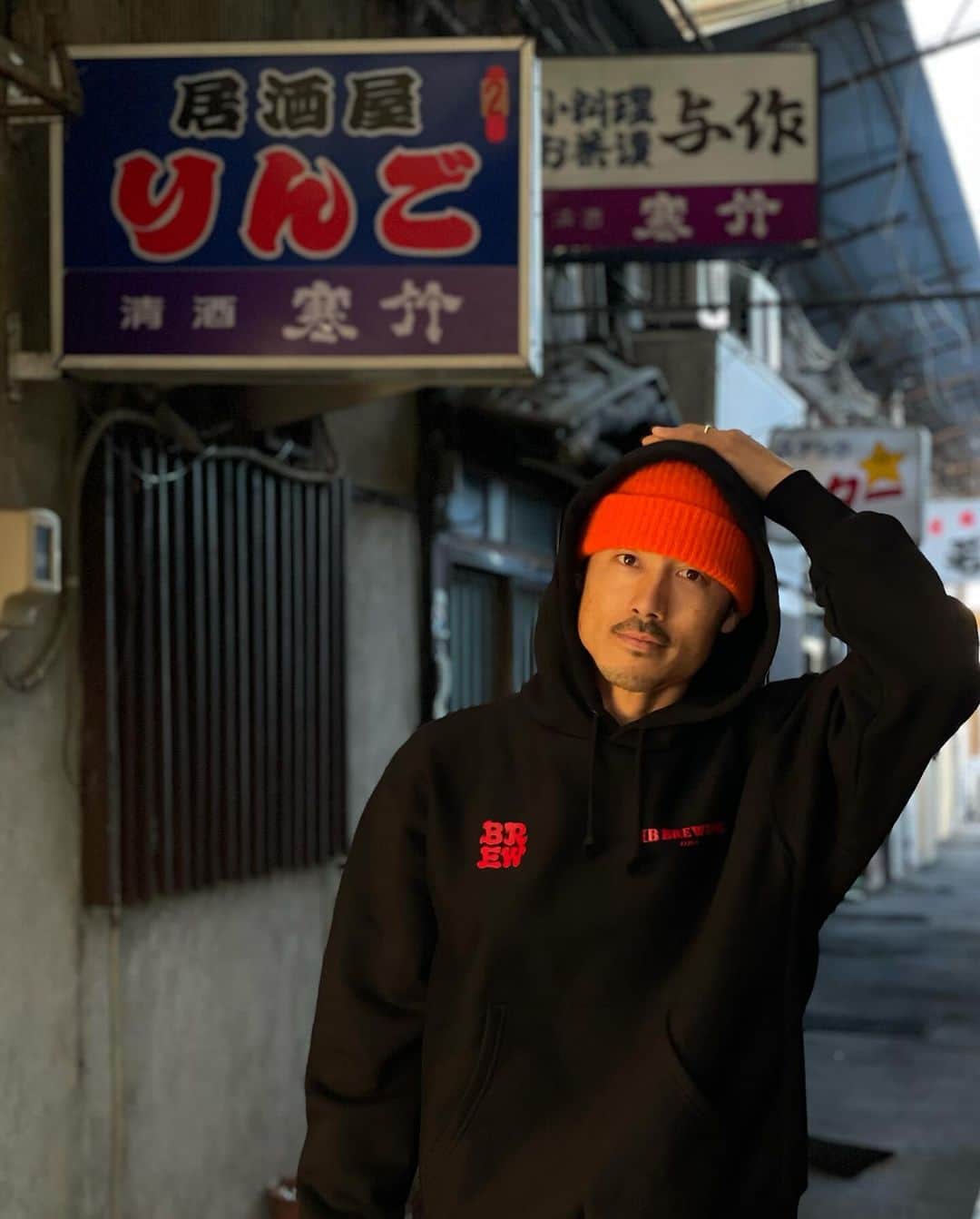 中村貴之さんのインスタグラム写真 - (中村貴之Instagram)「今年コラボさせて頂いた広島のクラフトビールメーカーIB BREWINGとのコラボフーディーができました！ @ibbrewing_japan  めちゃくちゃ美味しいビールを展開してるので是非チェックしてみてください！  フーディーの生地は肉厚でフードも大きくふっくら立つクオリティの高いボティとなってます。裏起毛で暖かく縮みにくい作りで長く着れるフーディーで本当におすすめです🙏 詳しいサイズ感をチェックしたい方は @brew_kikaku の方で各サイズの着こなし載せてます。  気になる方はプロフィールURLからBREW on line store へ🍺」12月12日 16時55分 - taka_brew