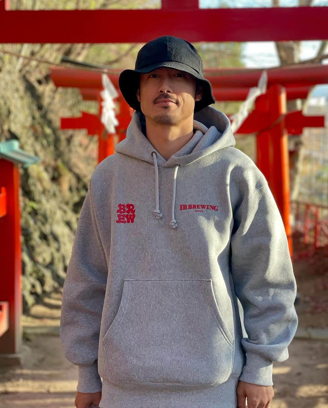 中村貴之さんのインスタグラム写真 - (中村貴之Instagram)「今年コラボさせて頂いた広島のクラフトビールメーカーIB BREWINGとのコラボフーディーができました！ @ibbrewing_japan  めちゃくちゃ美味しいビールを展開してるので是非チェックしてみてください！  フーディーの生地は肉厚でフードも大きくふっくら立つクオリティの高いボティとなってます。裏起毛で暖かく縮みにくい作りで長く着れるフーディーで本当におすすめです🙏 詳しいサイズ感をチェックしたい方は @brew_kikaku の方で各サイズの着こなし載せてます。  気になる方はプロフィールURLからBREW on line store へ🍺」12月12日 16時55分 - taka_brew