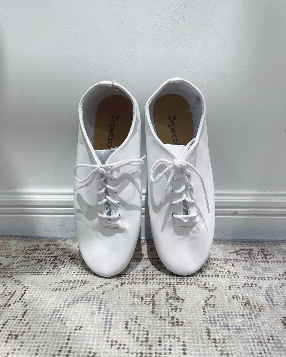 IÉNA LA BOUCLEさんのインスタグラム写真 - (IÉNA LA BOUCLEInstagram)「.  〈repetto〉  jazz ¥14,300 intax no.23093915001830  ⁡ #ienalaboucle#iena#イエナ#イエナラブークル #ienalaboucle_23aw#reppeto#jazzshoes」12月12日 16時58分 - iena.la.boucle.store