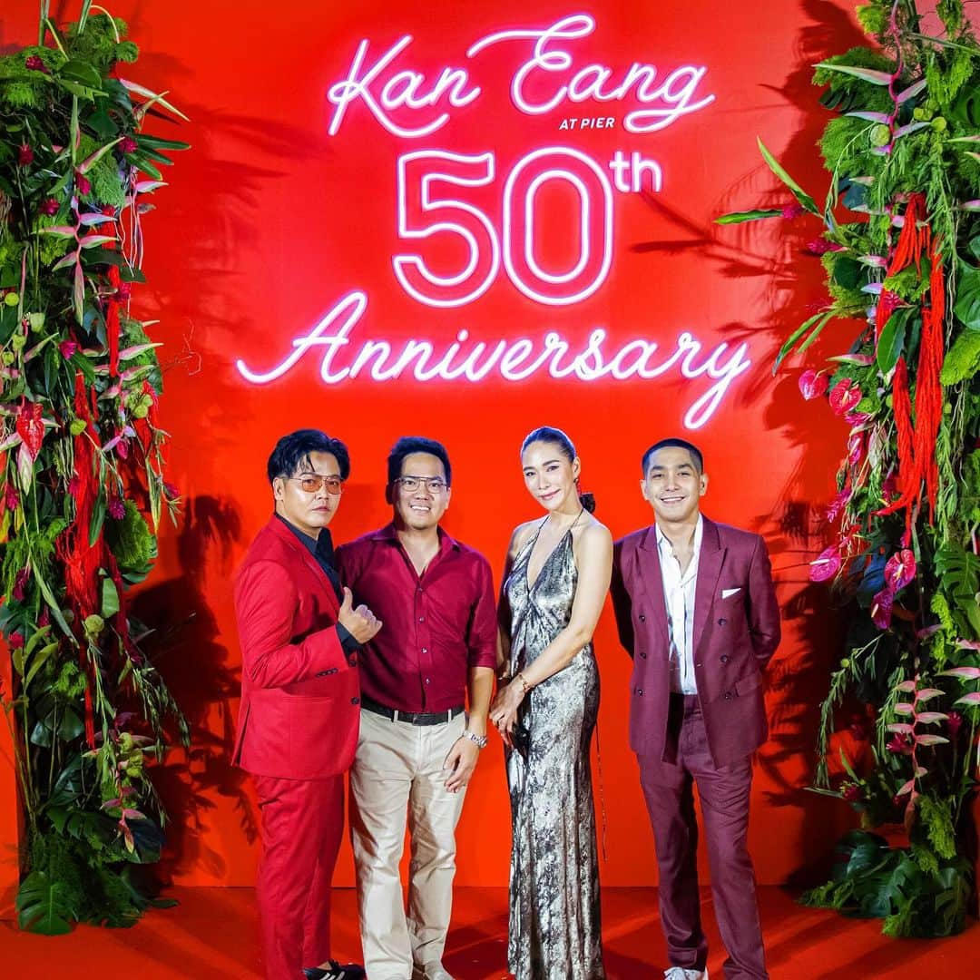 Laila Boonyasakのインスタグラム：「Happy 50 th anniversary @kaneangphuket  ร้านอาหารที่อยู่คู่บ้านคู่เมืองชาวภูเก็ตมานานถึง 50 ปี และเป็นต้นตำหรับ น้ำพริกกุ้งเสียบ และ เบือทอด ที่อยู่คู่ชาวภูเก็ตมานานและเป็นที่นิยมทั่วประเทศ ร้านนี้พลอยมาทานตั้งแต่เด็ก และเป็นความทรงจำที่ดีของครอบครัวของพลอยเสมอ ทุกครั้งที่มีโอกาสได้เดินทางมา ต้องแวะมาทุกครั้งเลยค่ะ ขอแสดงความยินดีกับทางร้านด้วยนะคะ  @kaneangphuket」